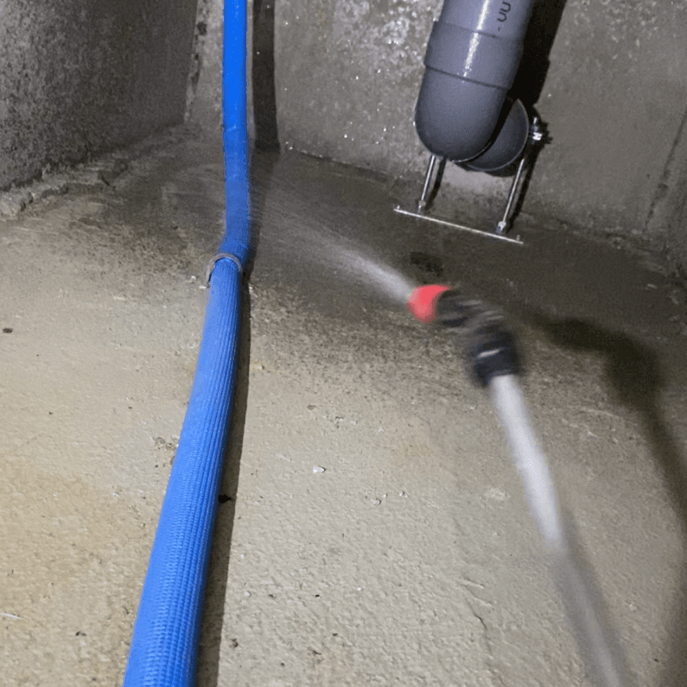 相模原市ゴキブリ駆除・床下全体への残留性薬剤の散布施工